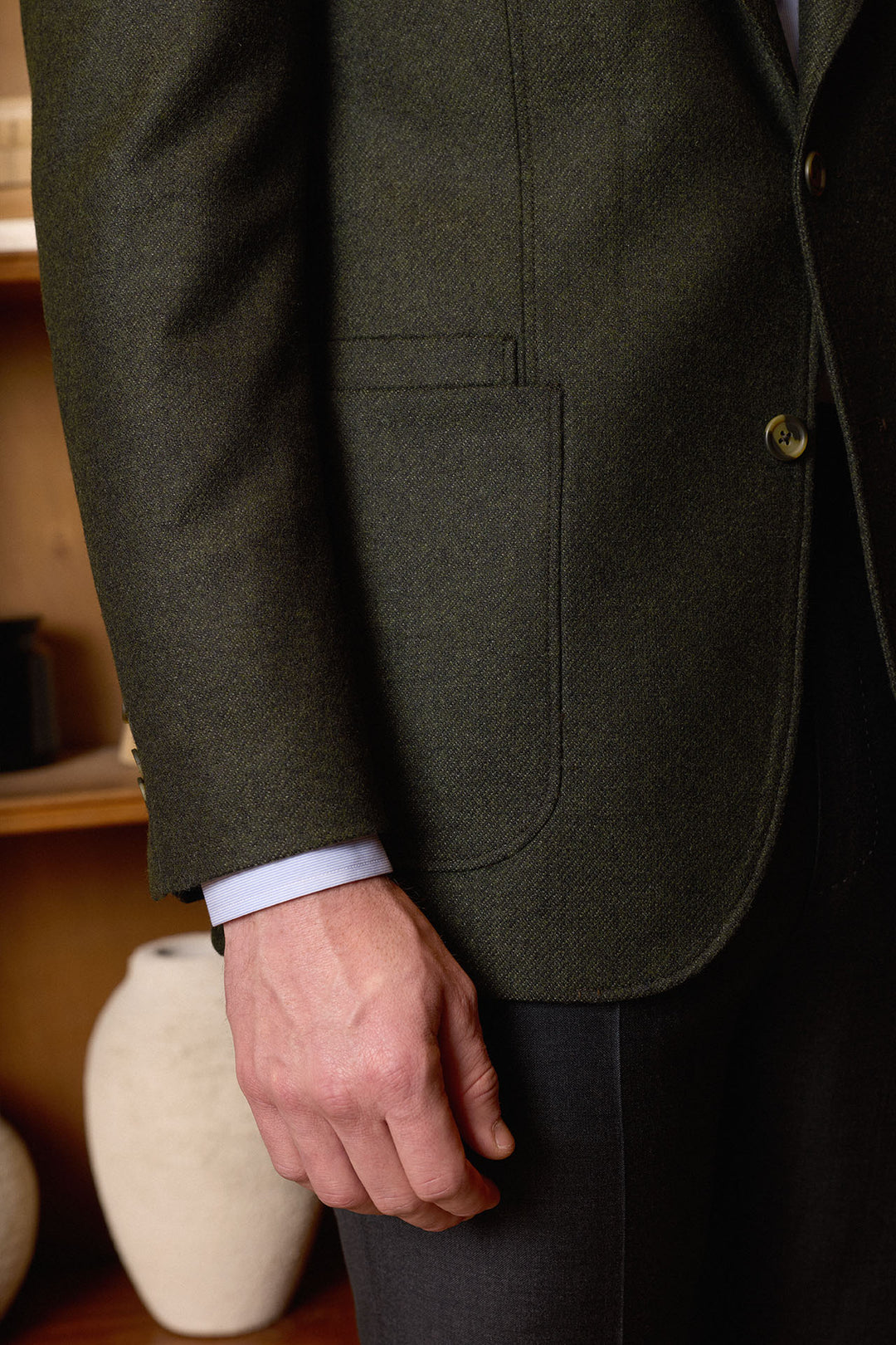 Blazer de linho marrom com lapela espinha de peixe