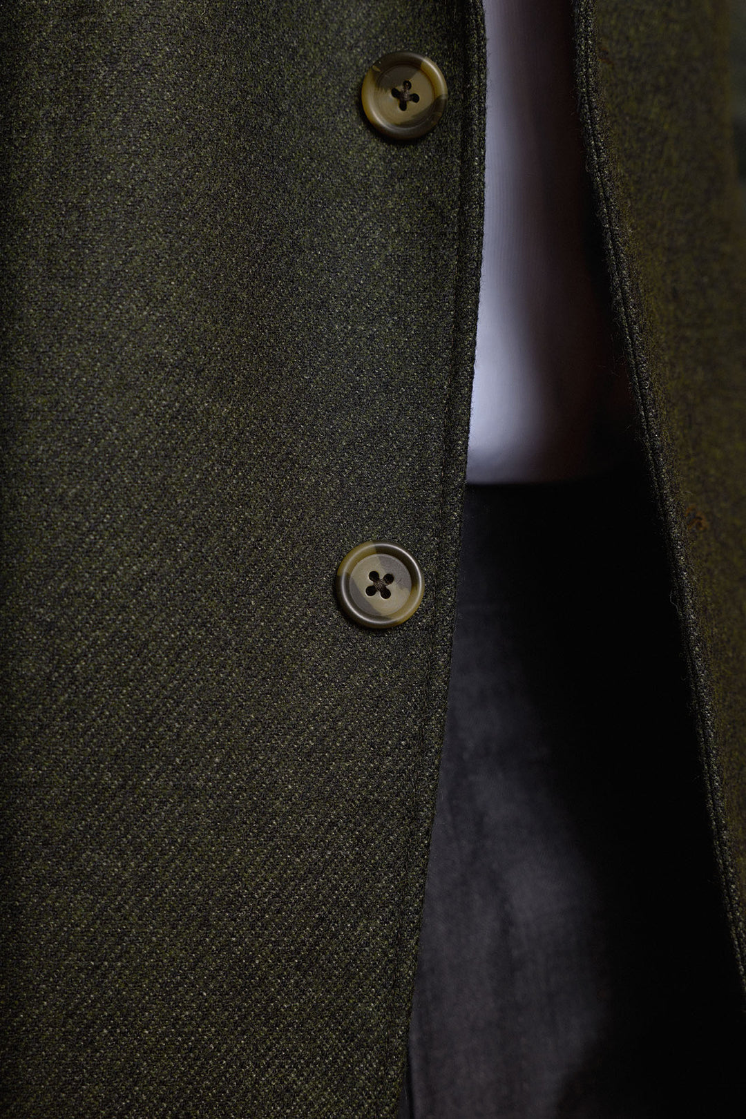 Blazer de linho marrom com lapela espinha de peixe