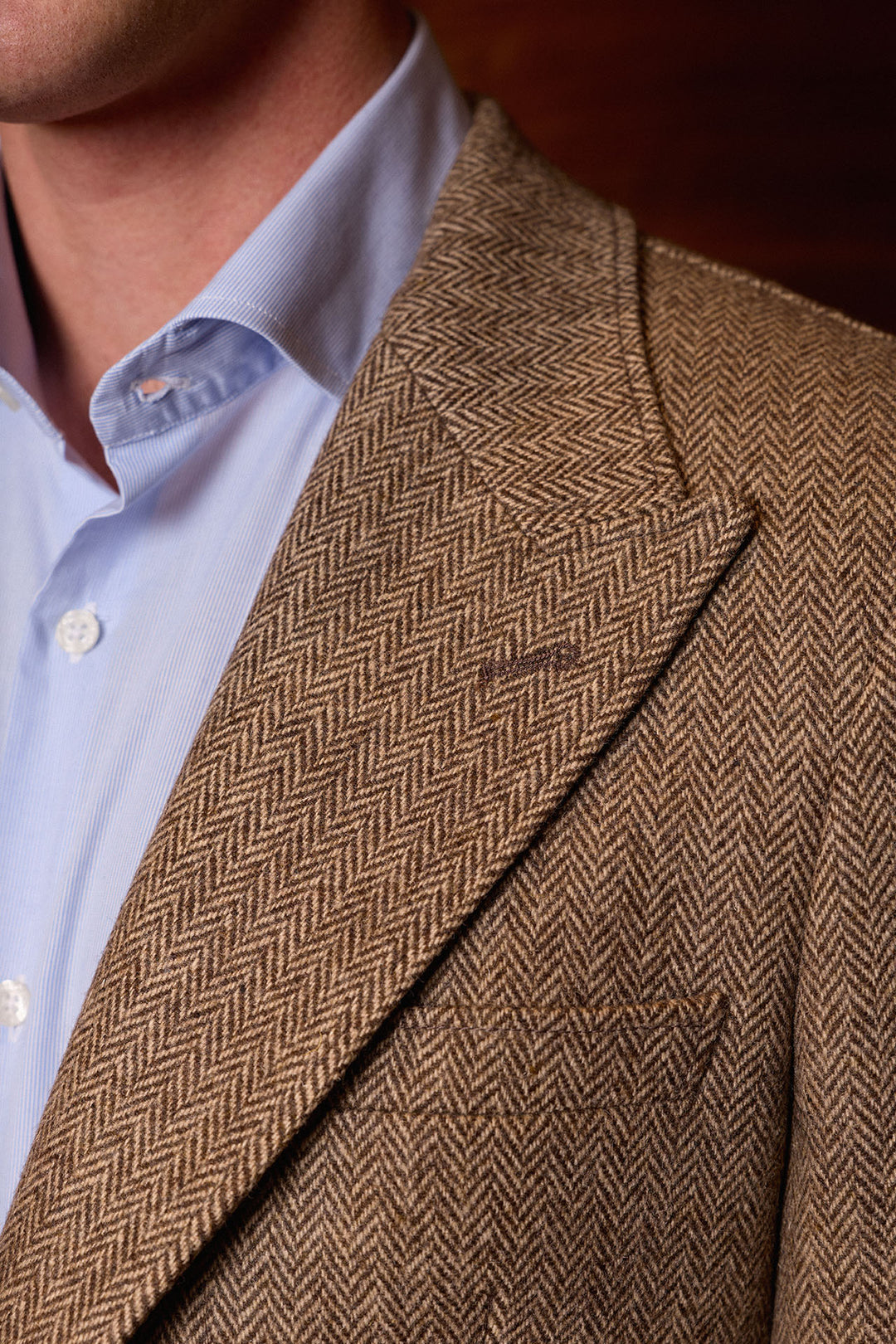 Blazer de linho marrom com lapela espinha de peixe