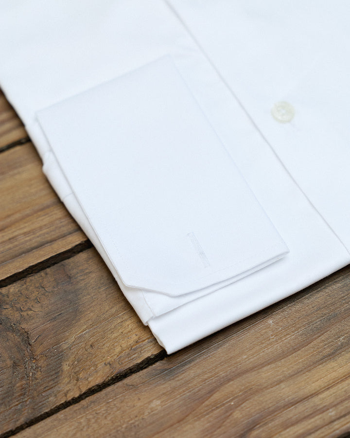 Camisa social branca lisa com abotoaduras