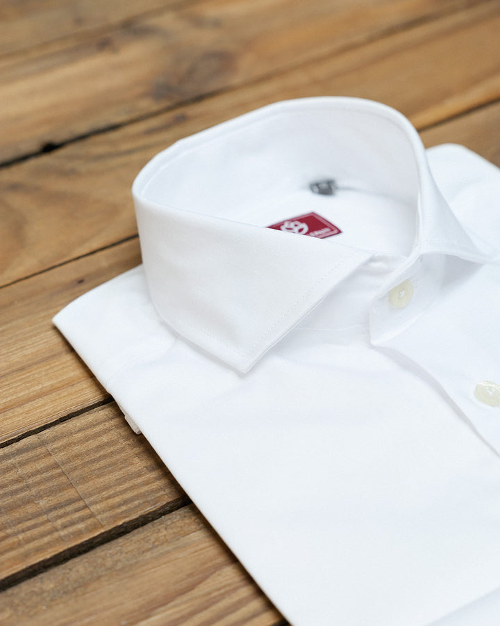 Camisa social branca lisa sem abotoaduras