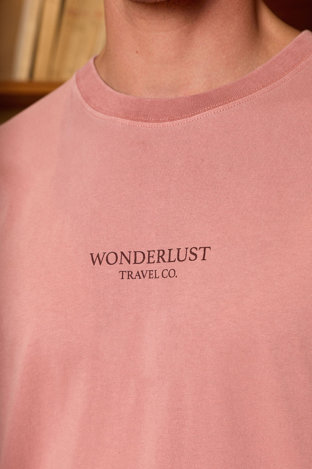 Camiseta Wonderlust Travel Rosa Desgastado