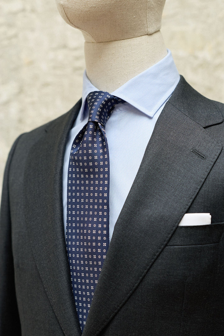 Corbata Napoli Seda Azul Marino Geometria Margaritas Blancas