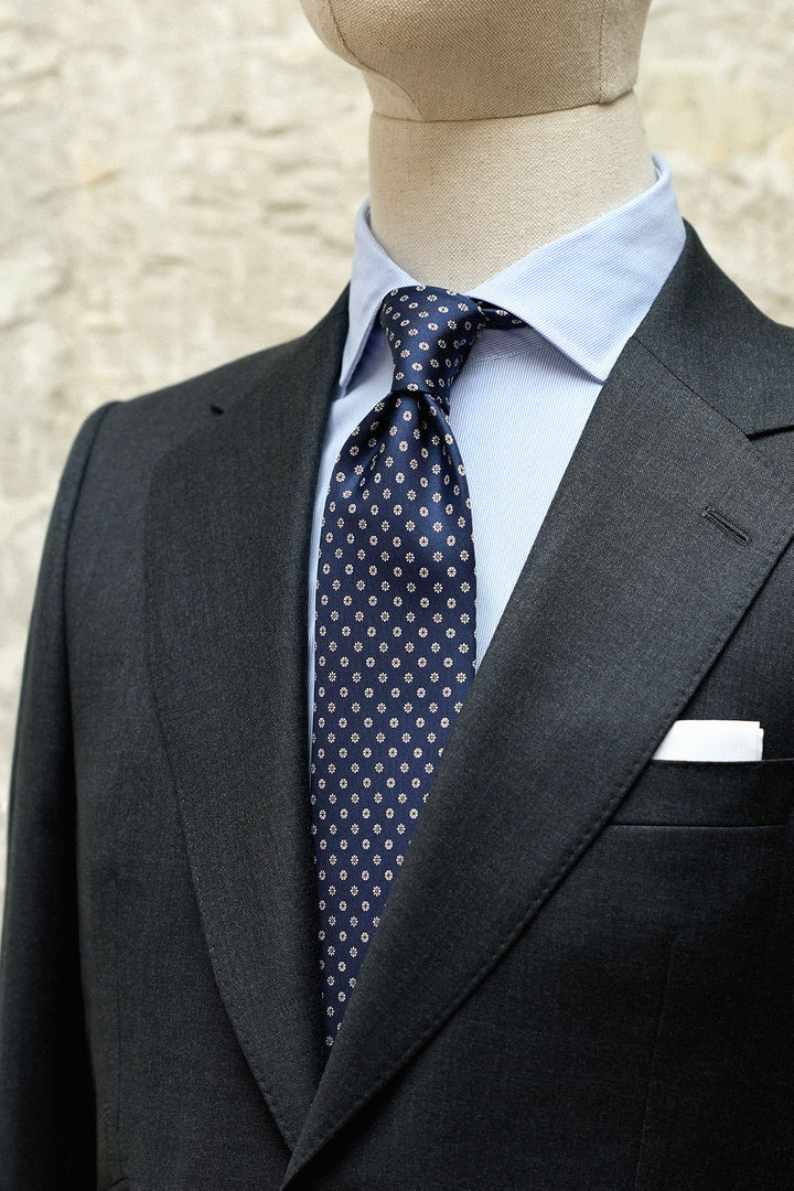 Corbata Napoli Seda Azul Marino Margaritas Blancas