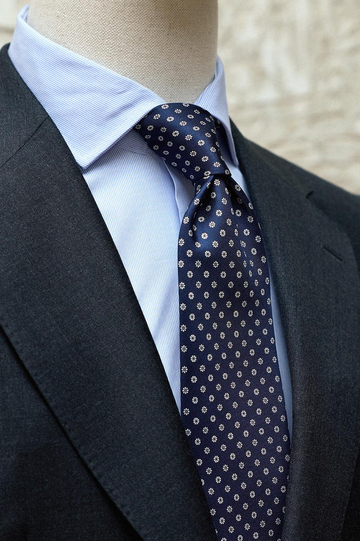 Corbata Napoli Seda Azul Marino Margaritas Blancas