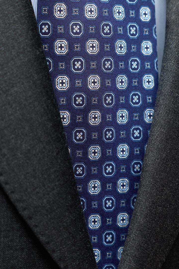 Gravata Napoli Azul Marinho Seda Geometria Octogonal Ocre