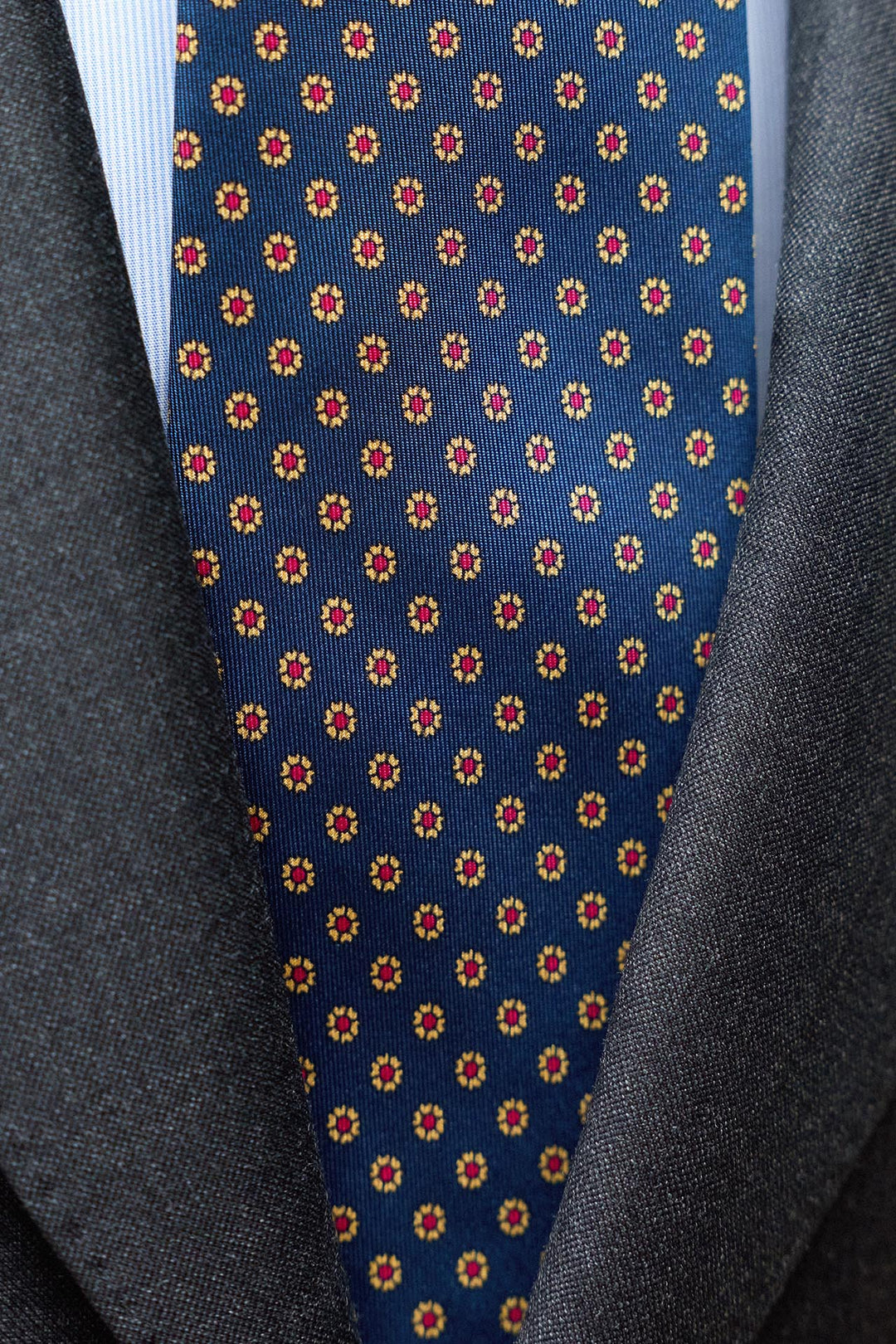 Corbata Napoli Seda Azul Marino Margaritas Amarilla y Roja