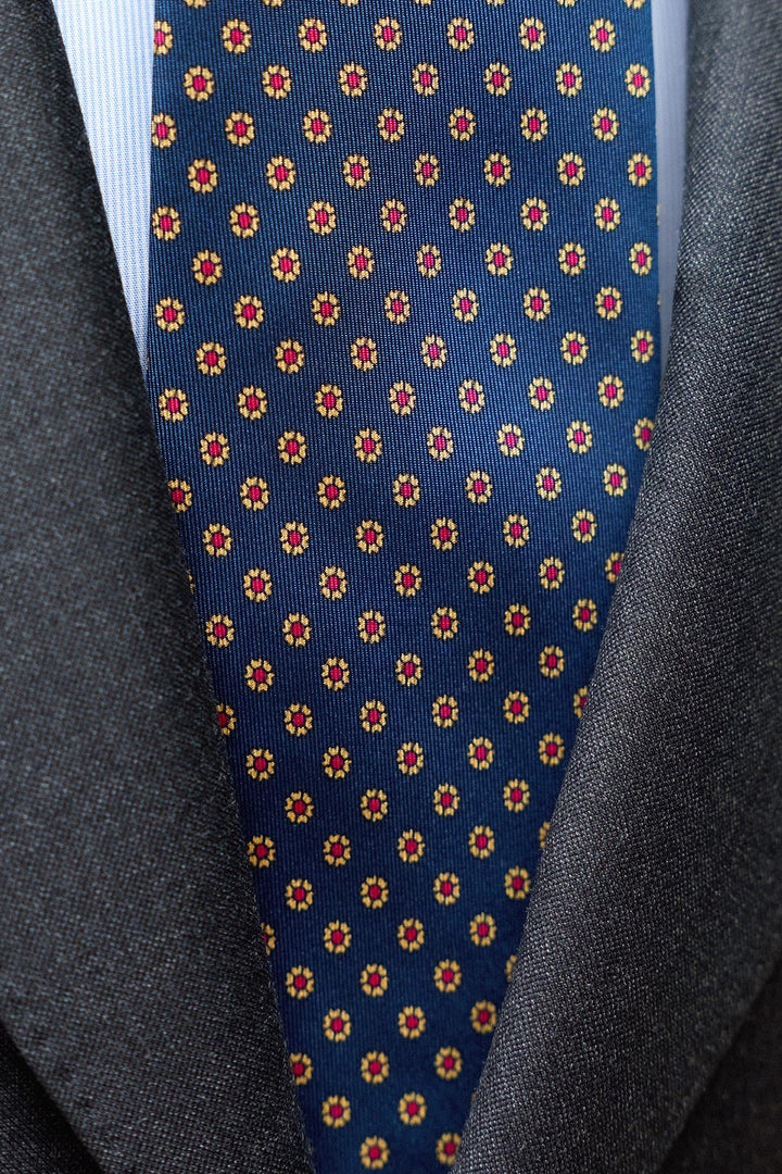 Corbata Napoli Seda Azul Marino Margaritas Amarilla y Roja
