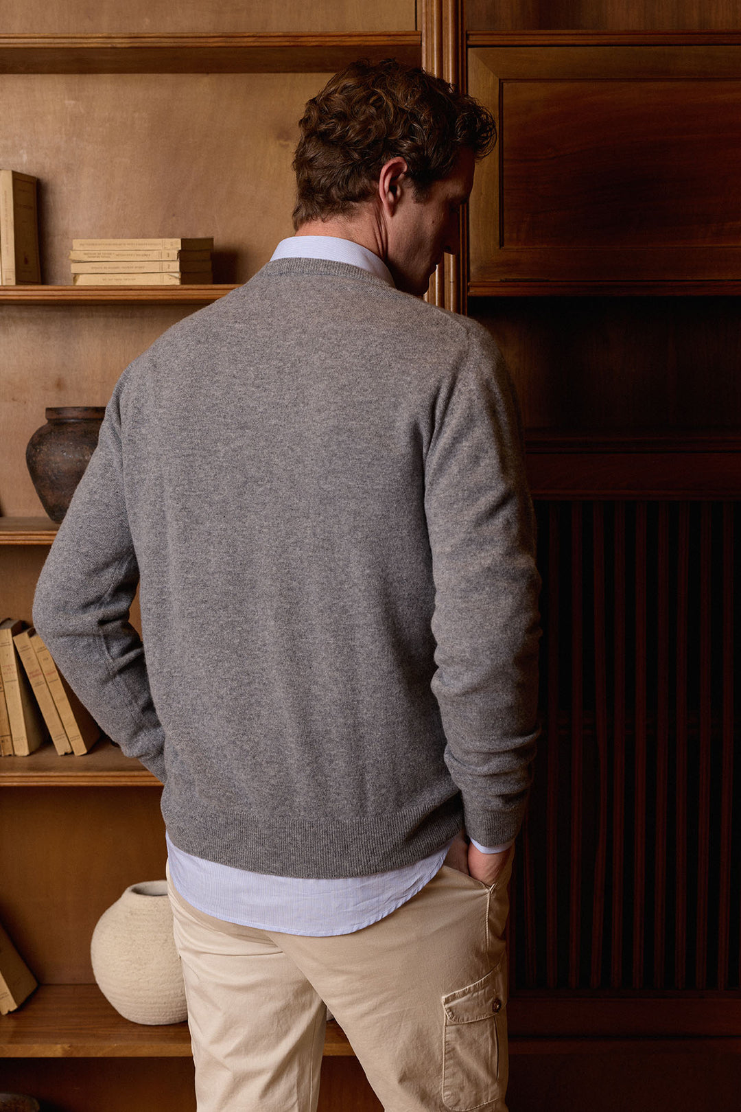 Jersey Cuello Pico Lana Extrafina Gris Medio