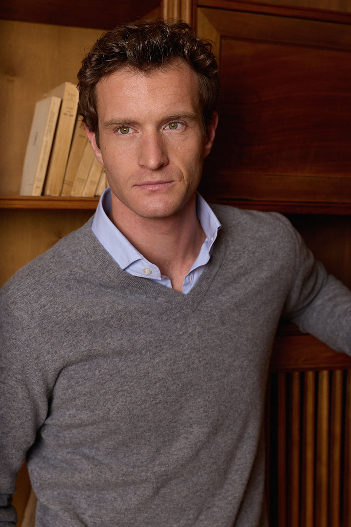 Jersey Cuello Pico Lana Extrafina Gris Medio