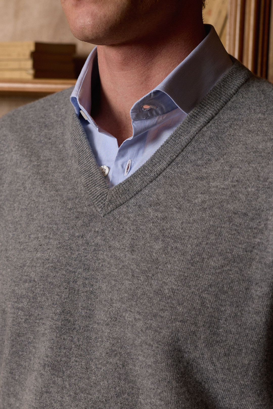 Jersey Cuello Pico Lana Extrafina Gris Medio