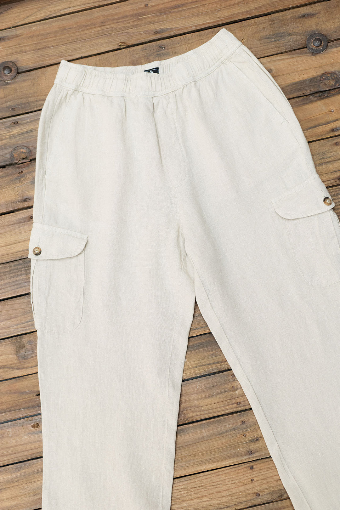 Calça cargo de linho com cordão na cintura em branco-sujo