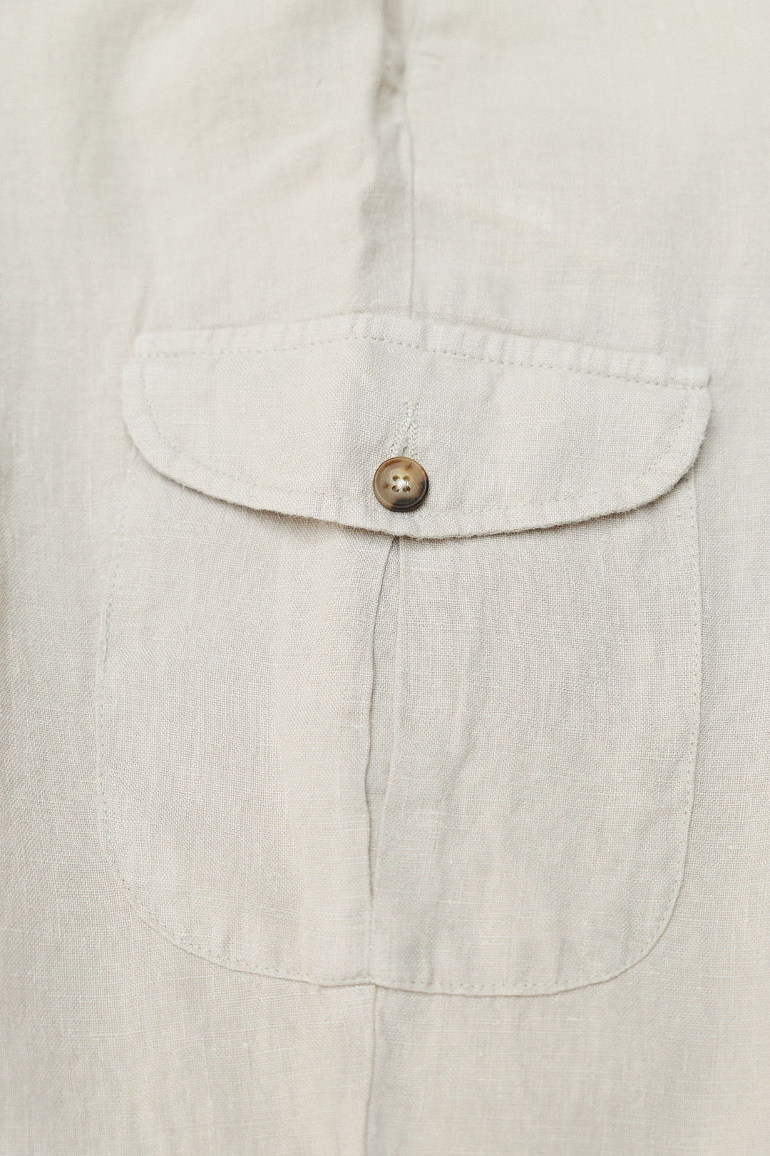 Calça cargo de linho com cordão na cintura em branco-sujo