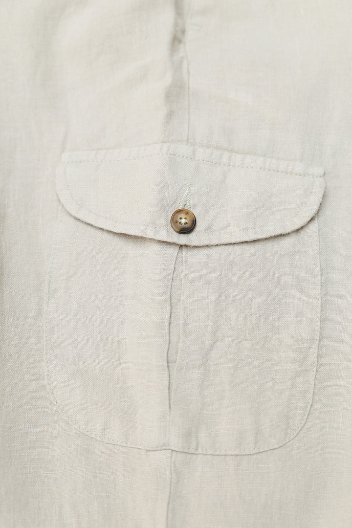 Calça cargo de linho com cordão na cintura em branco-sujo