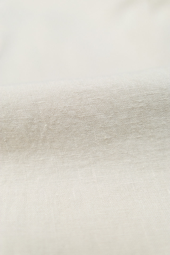 Calça cargo de linho com cordão na cintura em branco-sujo
