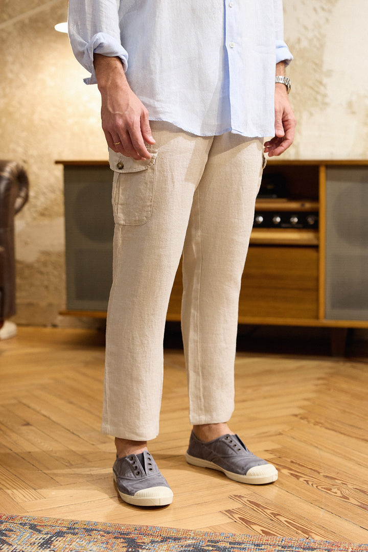 Calça cargo de linho com cordão na cintura em branco-sujo