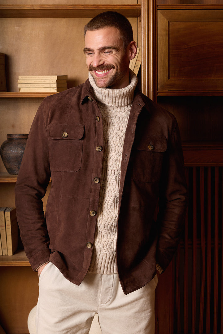 Sobretudo em camurça nobuck castanho chocolate