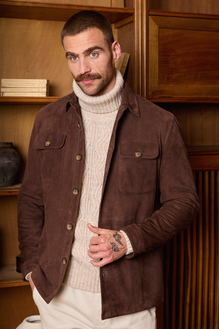 Sobretudo em camurça nobuck castanho chocolate