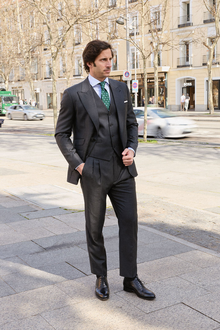 Traje Gris 3 Piezas Chaleco Recto Solapas 10,5cm