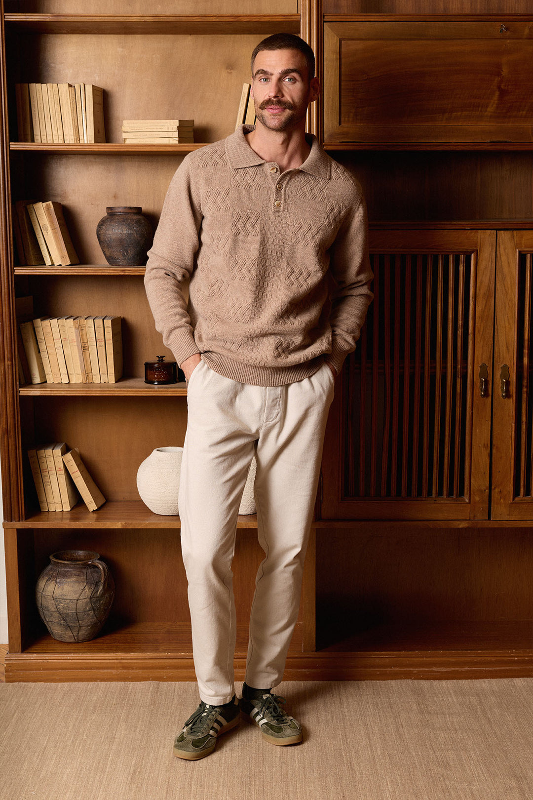 Polo Punto Manga Larga Relieve Marrón Topo