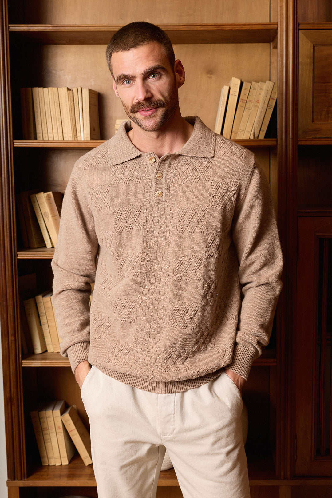 Polo Punto Manga Larga Relieve Marrón Topo