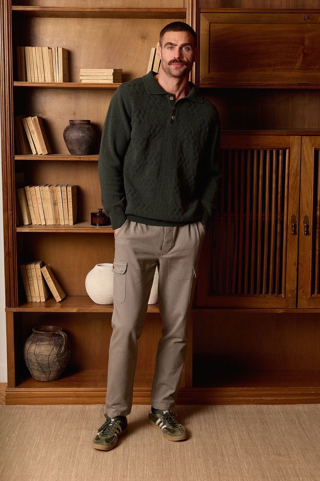 Polo de manga comprida em malha entrançada, verde musgo