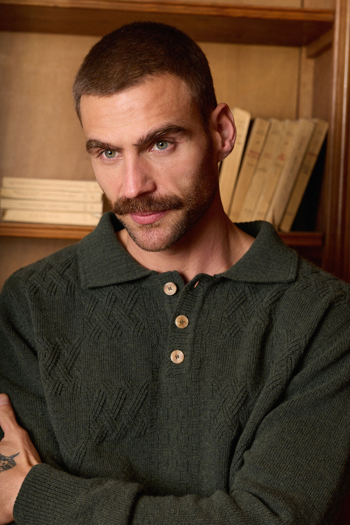 Polo de manga comprida em malha entrançada, verde musgo