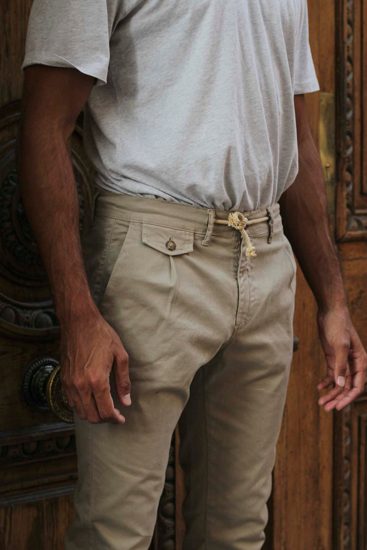 Pantalón Chino con Cordón y Relojero Kaki Claro