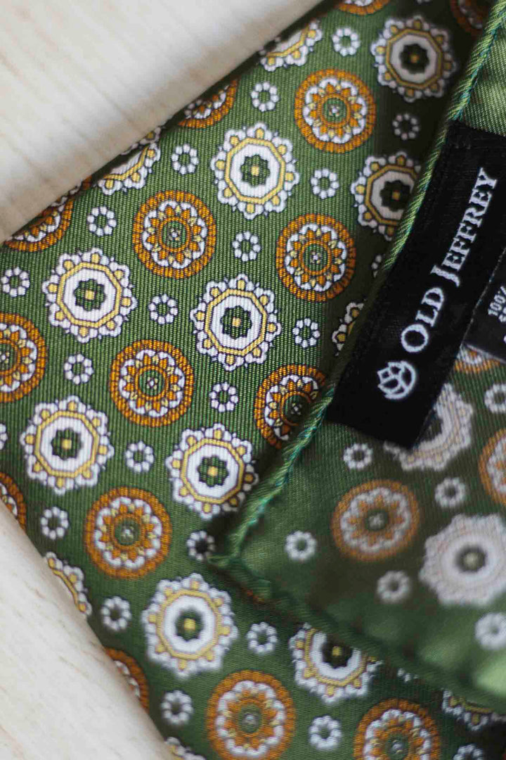 Pañuelo Seda Twill Verde Albahaca Geometría Amarilla y Blanca