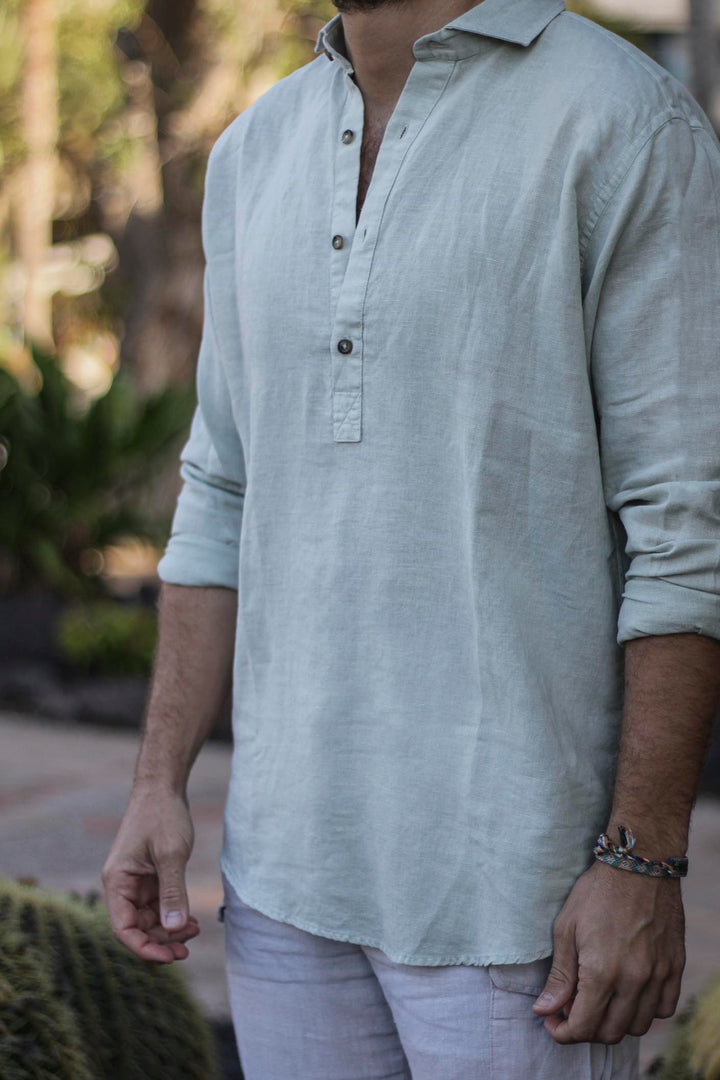 Aquamarine Linen/Cotton T-shirt with Horn Buttons