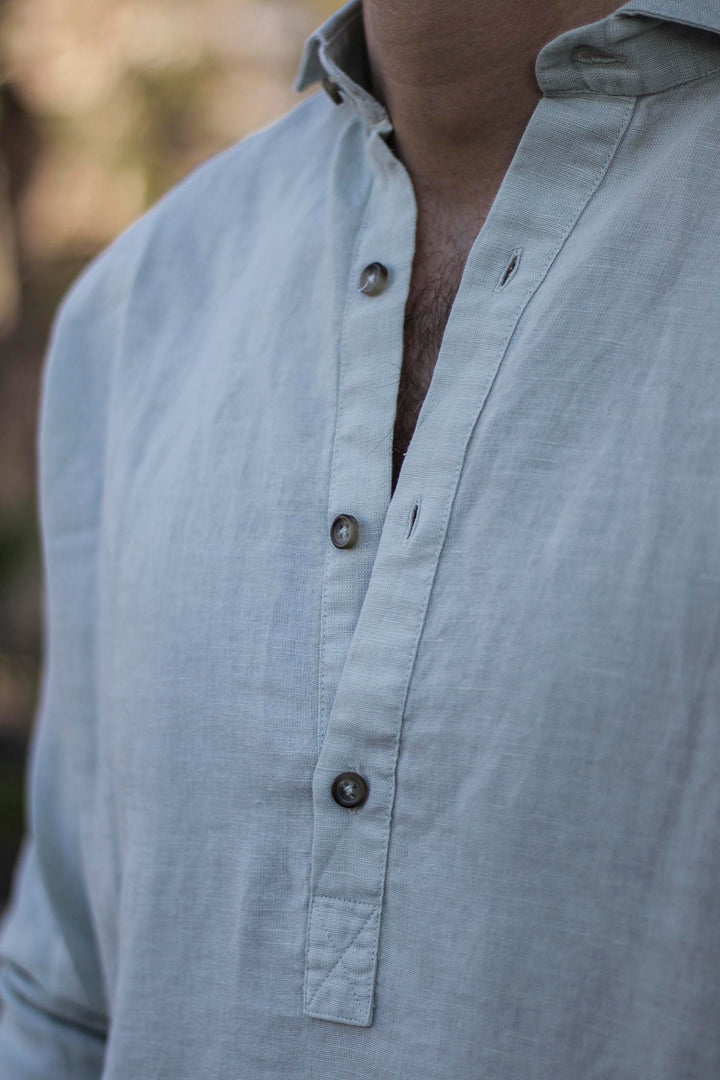 Aquamarine Linen/Cotton T-shirt with Horn Buttons