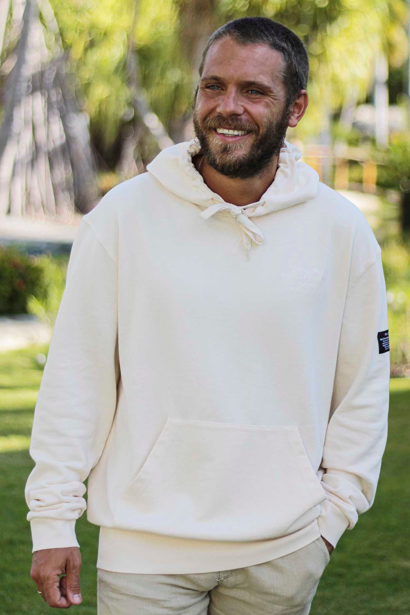 Sudadera blanca best sale hombre con capucha