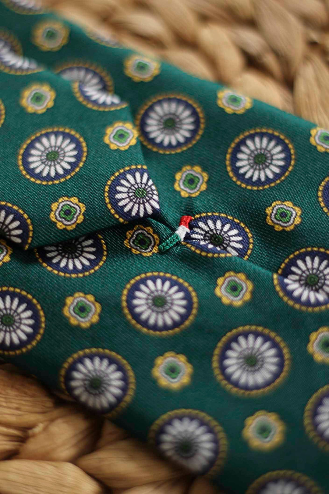 Corbata Napoli Seda Verde Botella Geometría Azul, Blanca y Amarilla
