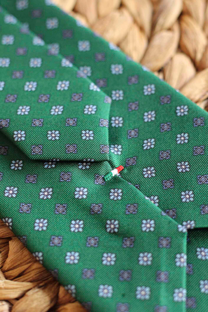Corbata Seda Verde con Margaritas y Estrellas