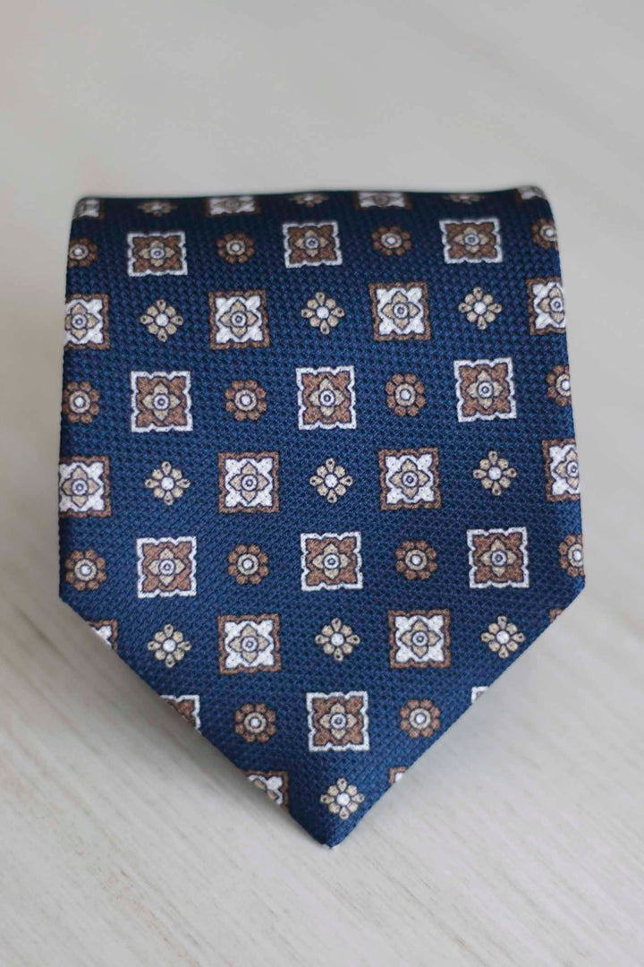 Corbata Seda de Garza Azul Royal Geometría Mixta Marrón Latte y Blanca