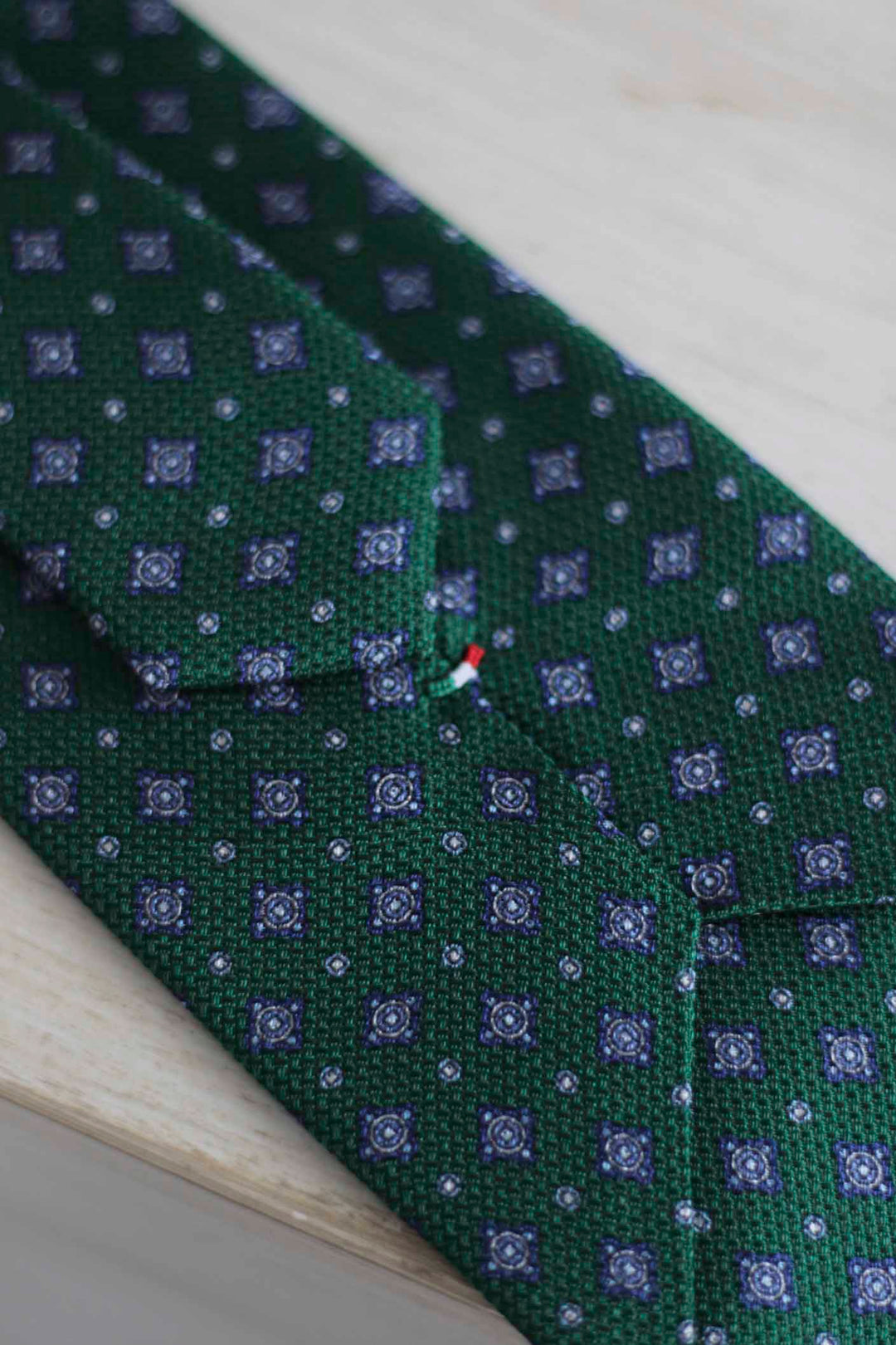Corbata Seda de Garza Verde Botella Geometría Celeste y Blanca